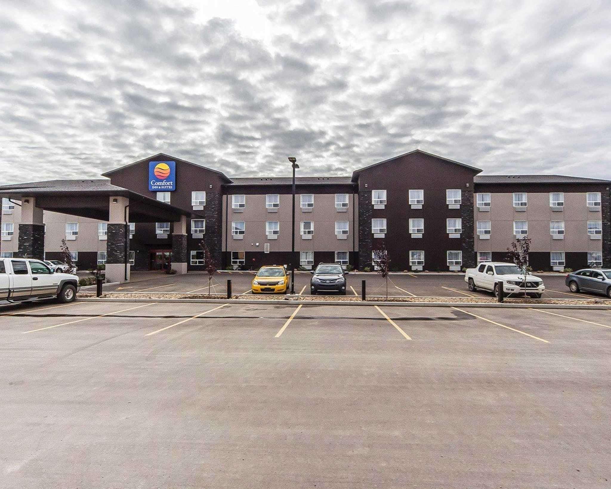 คอมฟอร์ต อินน์ แอนด์ สวีท Bonnyville ภายนอก รูปภาพ