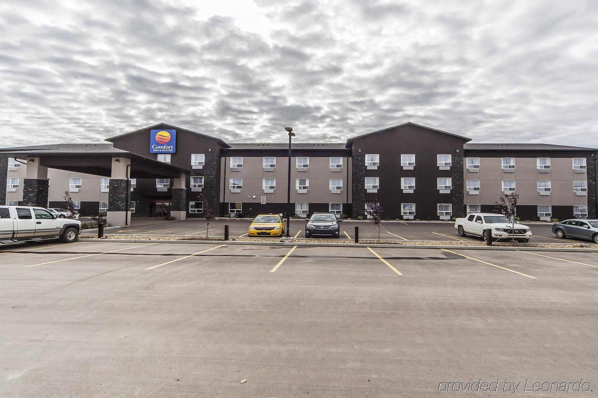คอมฟอร์ต อินน์ แอนด์ สวีท Bonnyville ภายนอก รูปภาพ