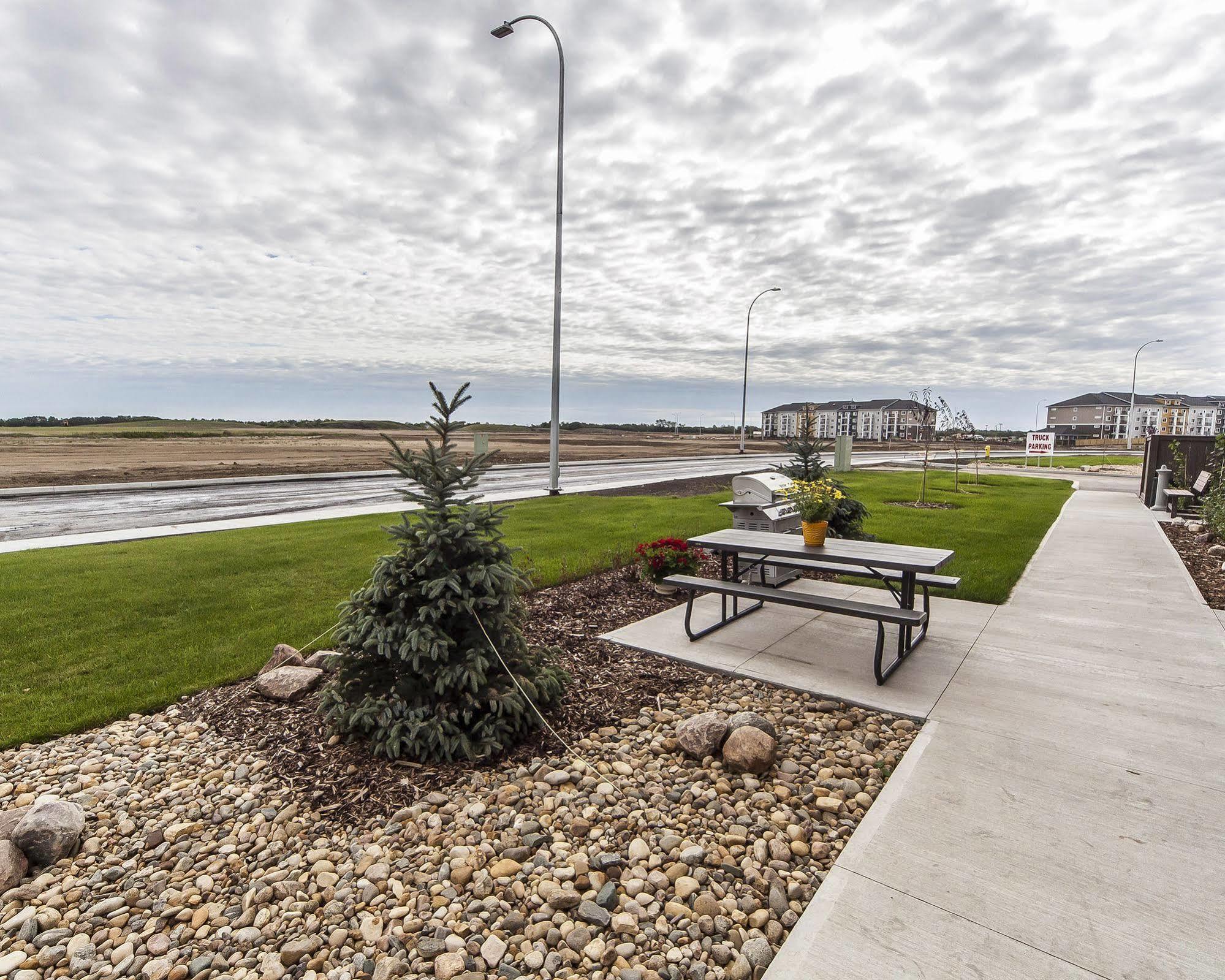 คอมฟอร์ต อินน์ แอนด์ สวีท Bonnyville ภายนอก รูปภาพ